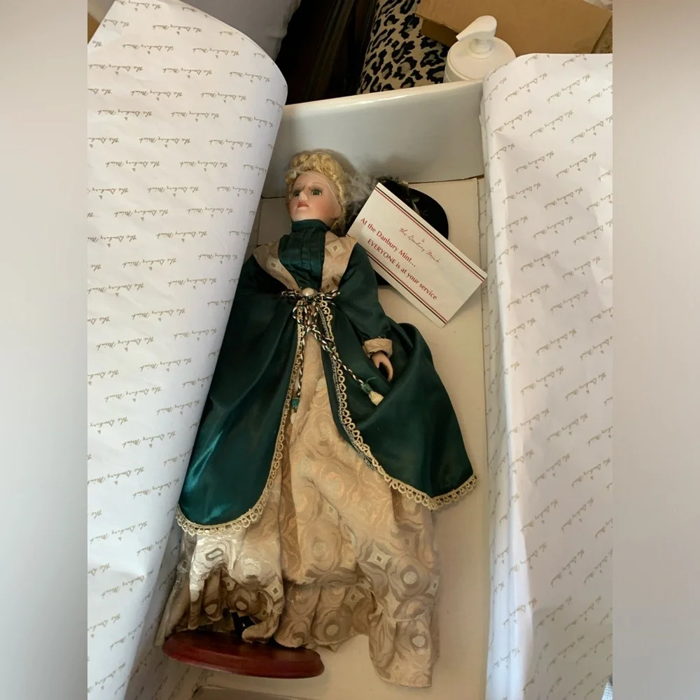 New in box. Elegant Victorian Porcelain Doll in Green and Cream Dress. Stand inc - Picture 9 of 13